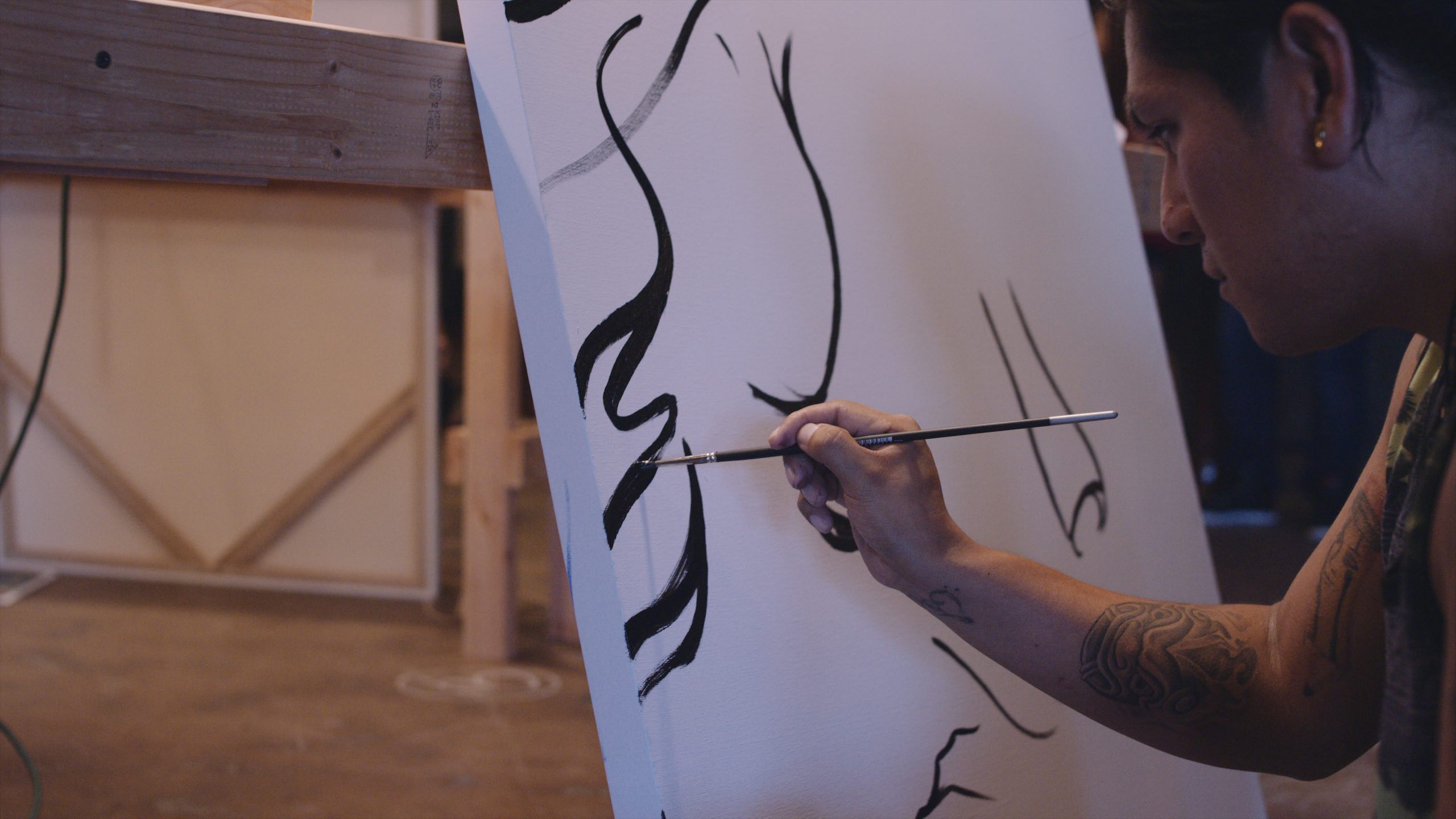 Art Battle International Tattooed man painting on canvas